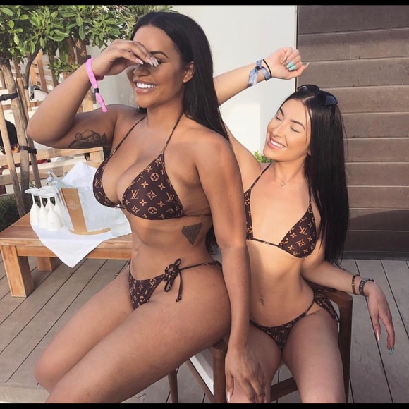 Clothes - Picture 4 of 7